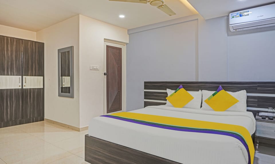 Standard Room | Iron/ironing board (on request)