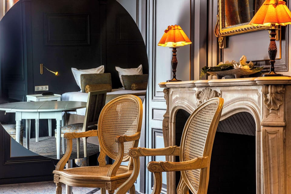 Suite, 1 Queen Bed, Non Smoking, Jetted Tub (Larger Room;with Sofabed) | Minibar, in-room safe, individually decorated, individually furnished