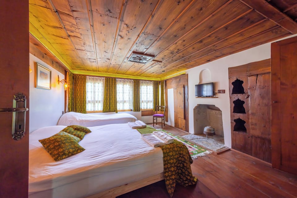 Standard Room | Egyptian cotton sheets, premium bedding, Tempur-Pedic beds, free WiFi