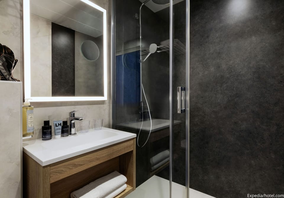 Shower, eco-friendly toiletries, hair dryer, towels