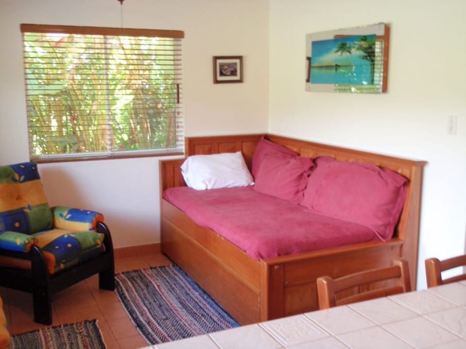 Single bed to the 2 story beach bungalow, in the living room 