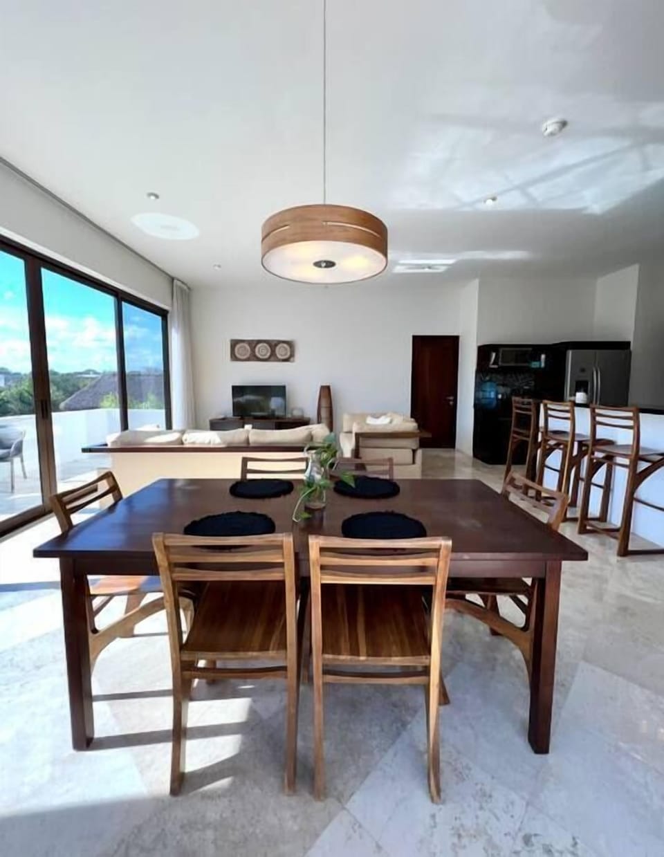 dining room table 