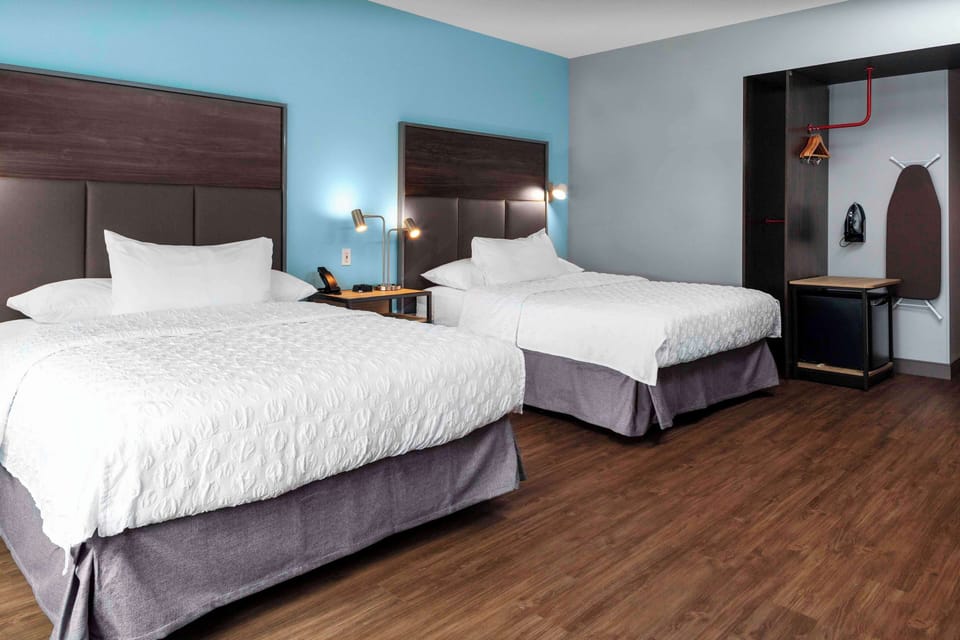 Iron/ironing board, free WiFi, bed sheets