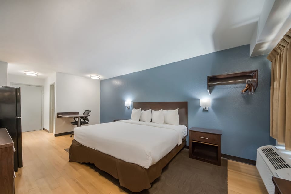 Desk, blackout drapes, free WiFi, bed sheets