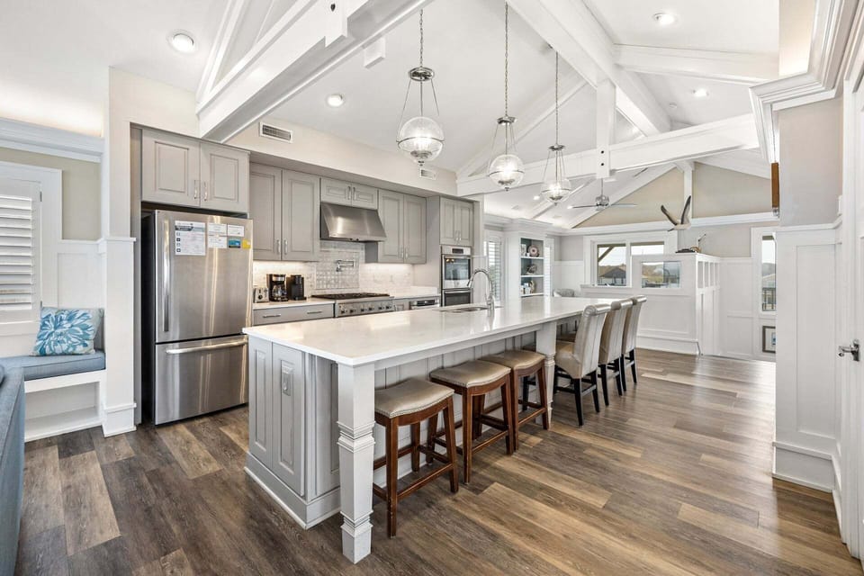 Pop right over into the gourmet kitchen where there's plenty of space to whip up a gourmet seafood spectacular for the whole family to enjoy.
