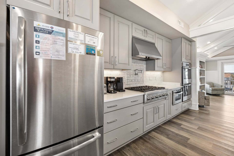 Pop right over into the gourmet kitchen where there's plenty of space to whip up a gourmet seafood spectacular for the whole family to enjoy.