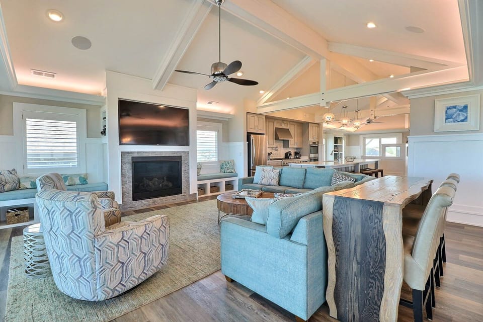 Take in the ocean air and natural light in the beautiful living area!