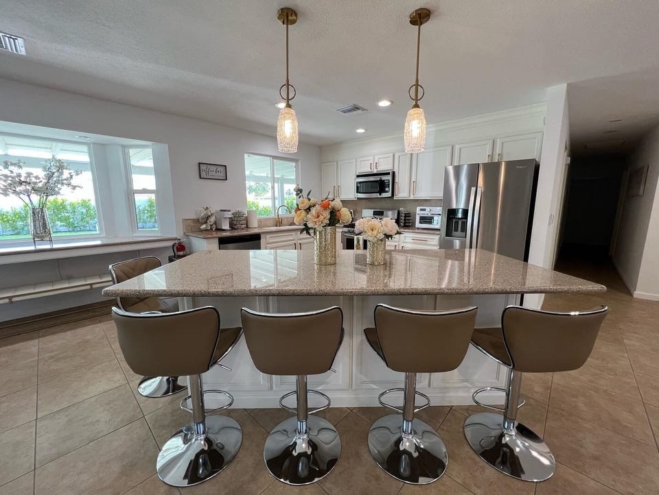 Kitchen island 