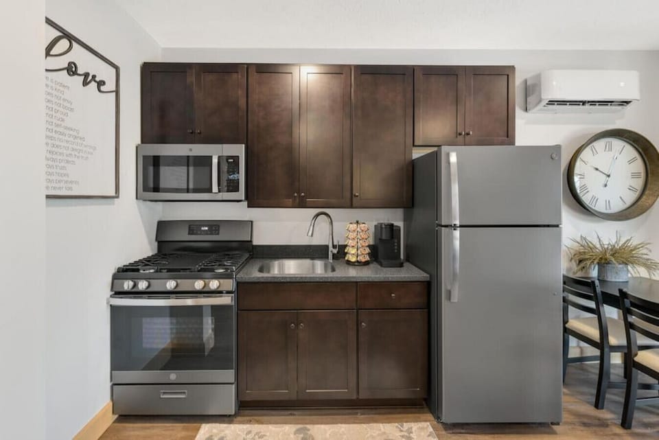 Our fully appointed kitchen comes with everything you need to make your favorite Amish Country recipes, when you`re not enjoying the local cuisine at one of our fine restaurants.