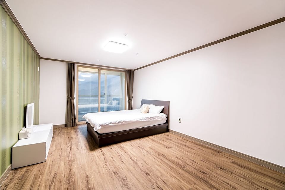 Suite, 3 Bedrooms