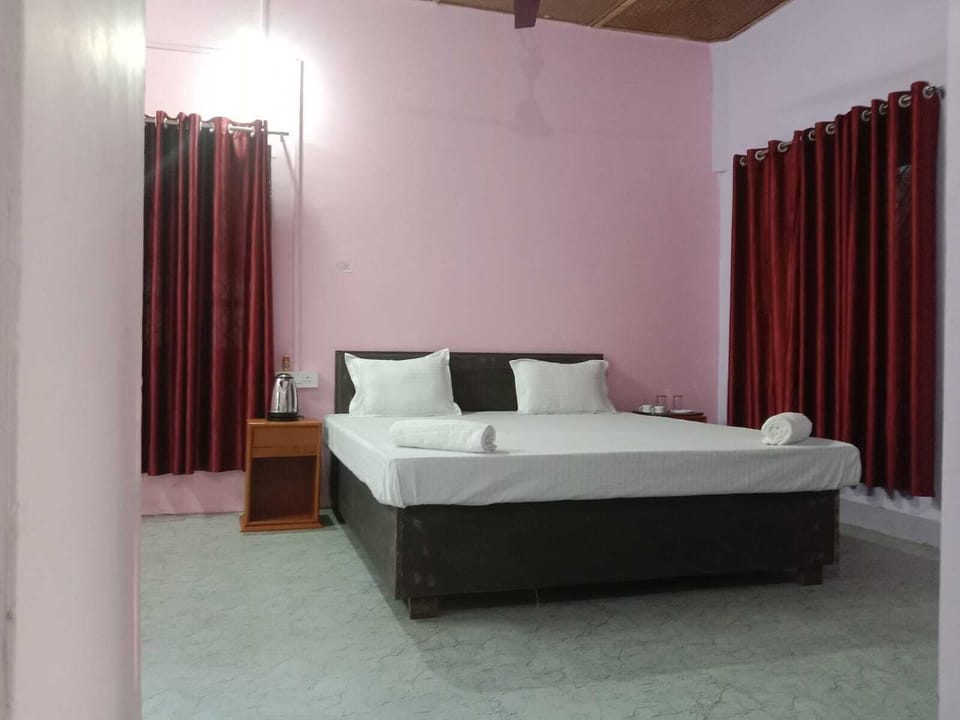 Standard Double Room | WiFi (free), bed sheets