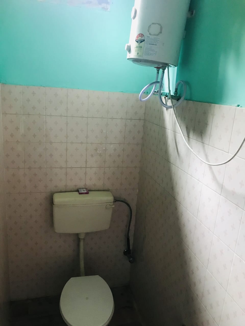 Standard Double Room | Bathroom | Shower, rainfall showerhead, towels