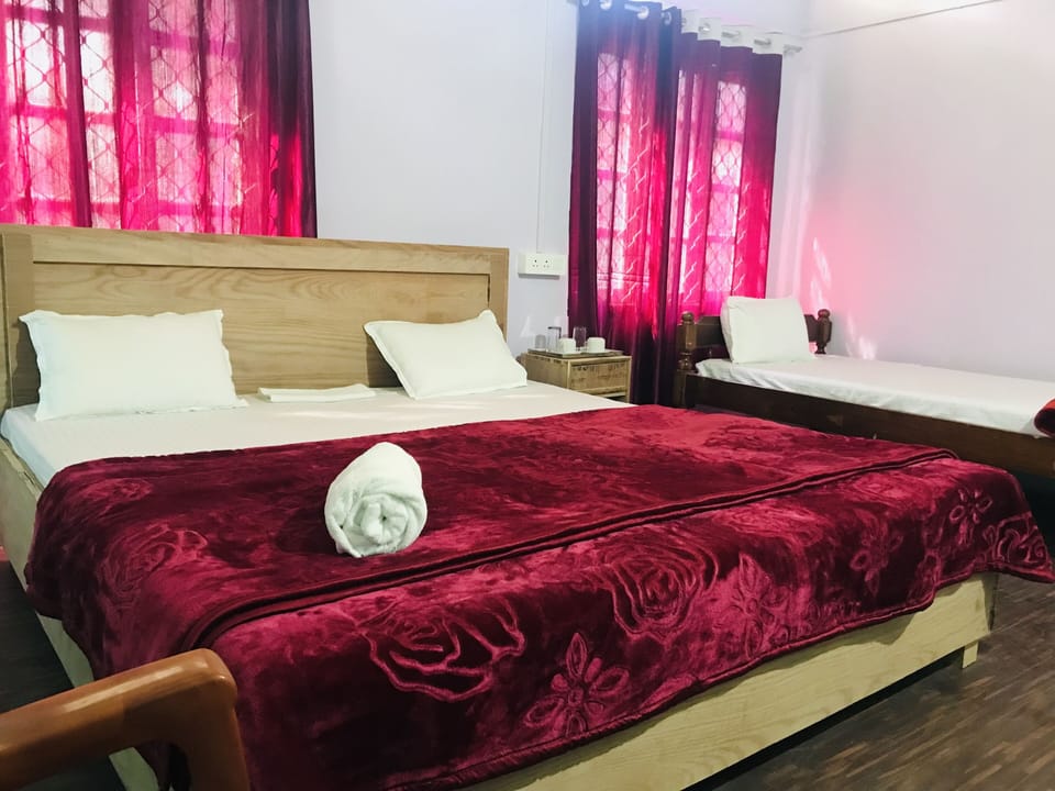 Deluxe Triple Room | WiFi (free), bed sheets