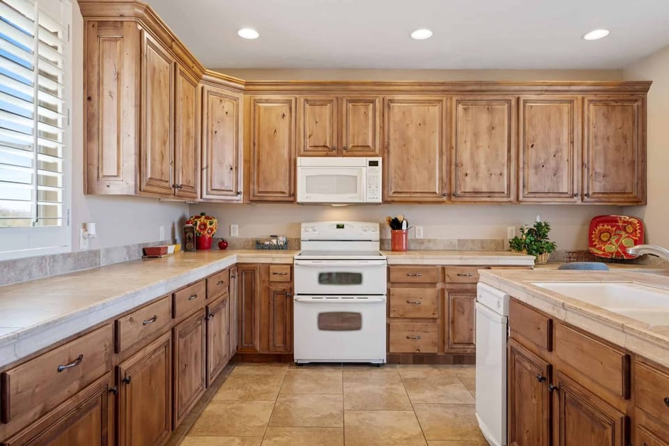 Condo, 3 Bedrooms | Private kitchen | Coffee/tea maker, fridge, oven, toaster