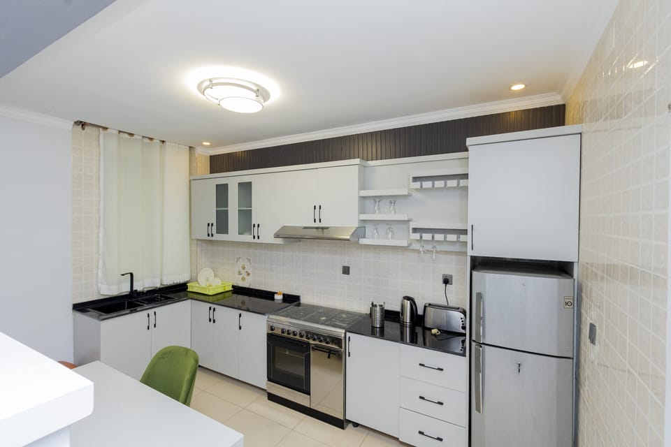 Executive Apartment, 1 Bedroom, Kitchen | Private kitchen | Electric kettle