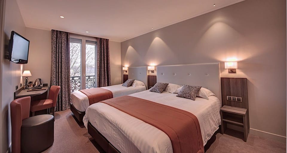 Premium bedding, in-room safe, desk, blackout drapes