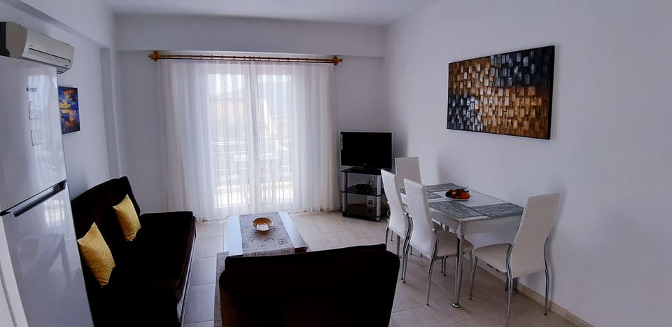 Classic Apartment, 1 King Bed, Non Smoking, Balcony | 1 bedroom, iron/ironing board, free WiFi