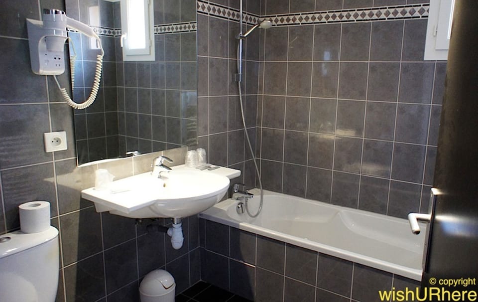 Bathtub, free toiletries, hair dryer, towels