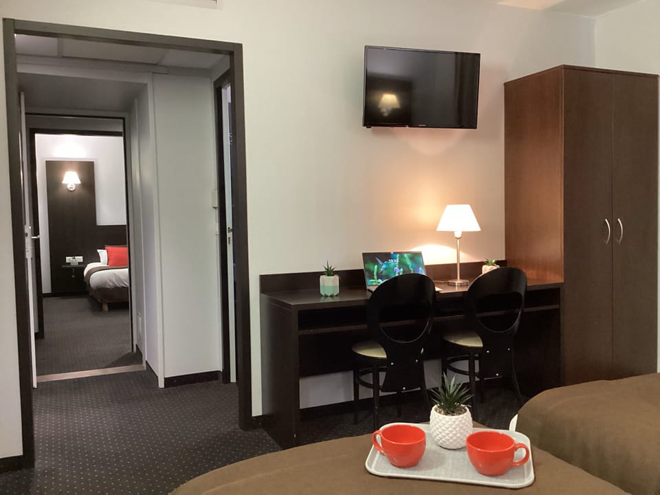 Family Suite, 2 Bedrooms (4 pax) | Premium bedding, desk, soundproofing, free cribs/infant beds
