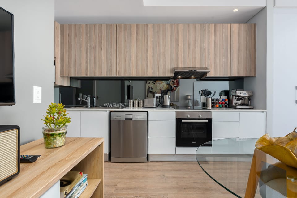 Gallery Studio | Private kitchenette | Fridge, microwave, oven, stovetop