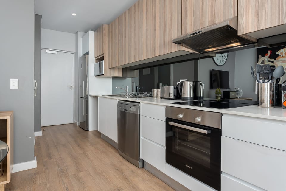Gallery Studio | Private kitchenette | Fridge, microwave, oven, stovetop