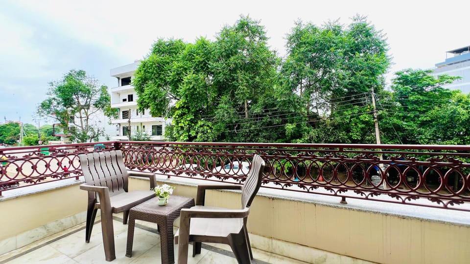 Luxury Apartment | Balcony