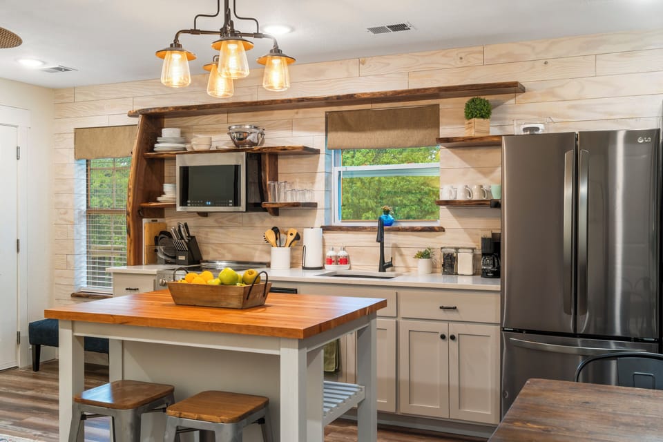 Deluxe Suite | Private kitchen | Coffee/tea maker