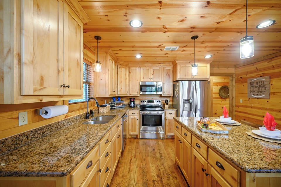 Your fully equipped kitchen features granite countertops, stainless steel appliances, and warm wood cabinetry—everything you need to prepare delicious meals during your mountain getaway.