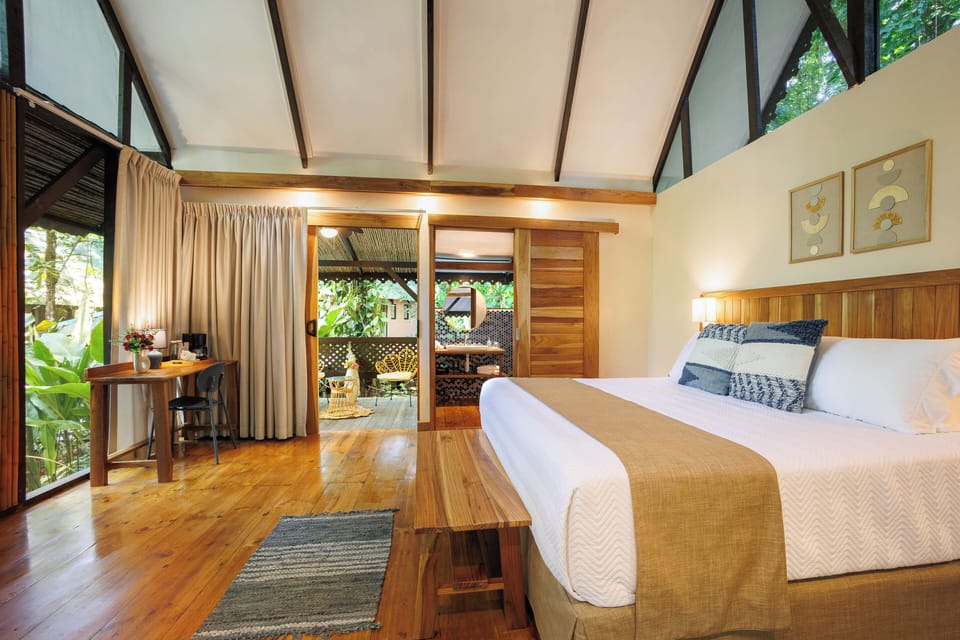 Signature Bungalow, 1 King Bed | Hypo-allergenic bedding, in-room safe, individually decorated