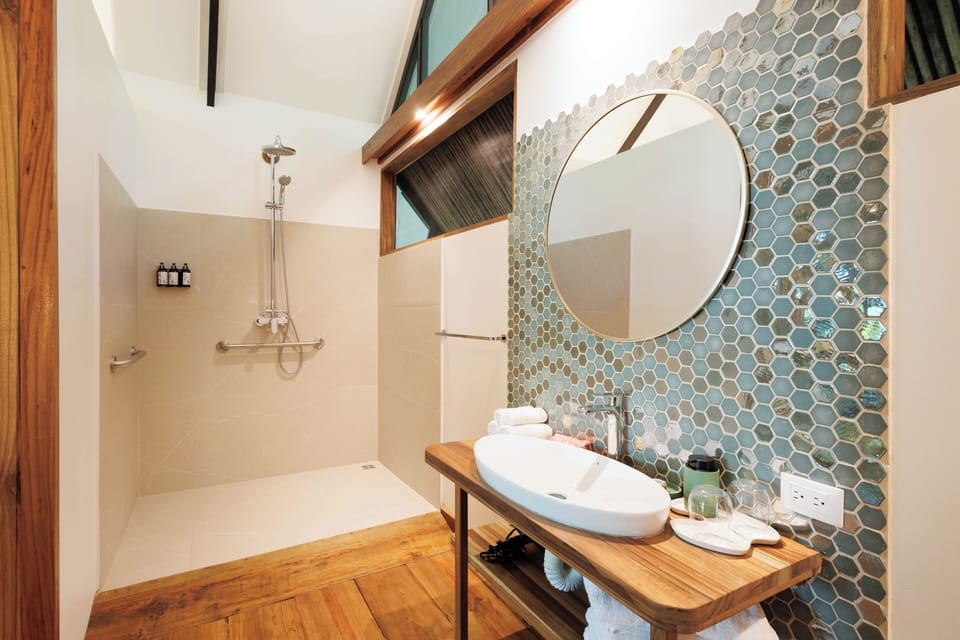 Signature Bungalow, 2 Queen Beds | Bathroom | Shower, free toiletries, hair dryer, towels