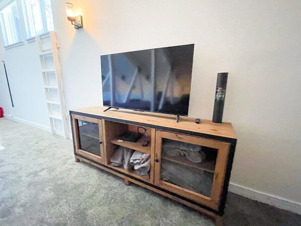 Seasons 4 140: Loft TV