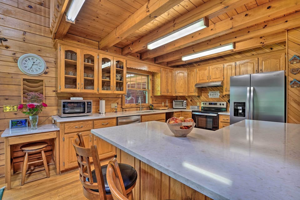 Kitchen | 1st Floor | Crockpot | Blender