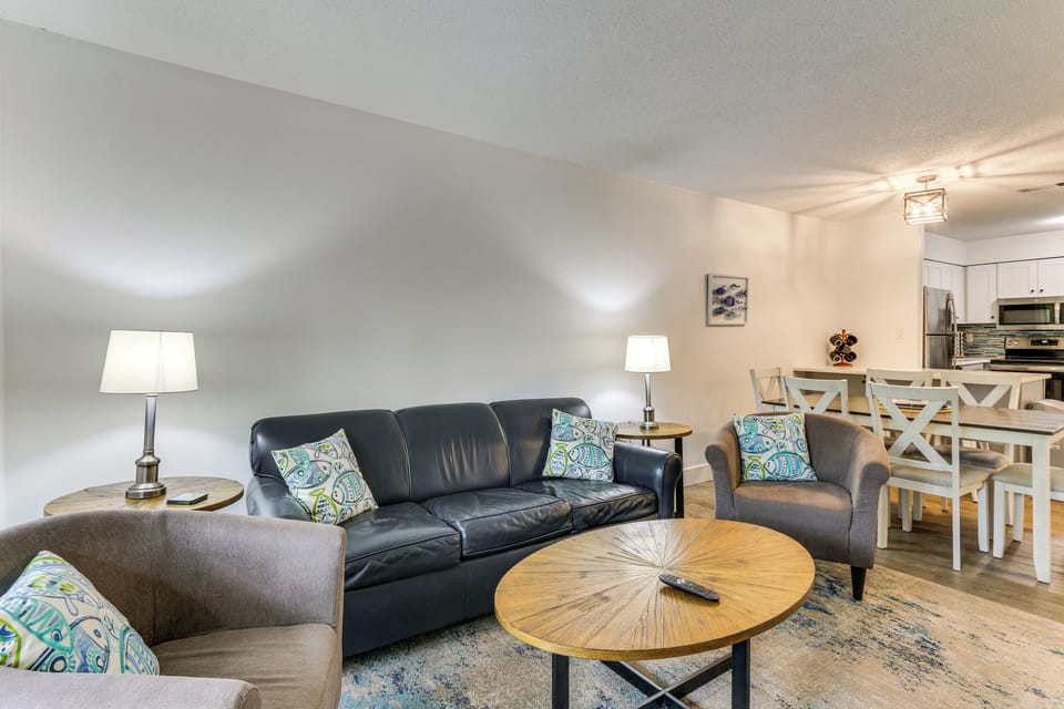 Living Room | Sleeper Sofa | Smart TV | Free WiFi