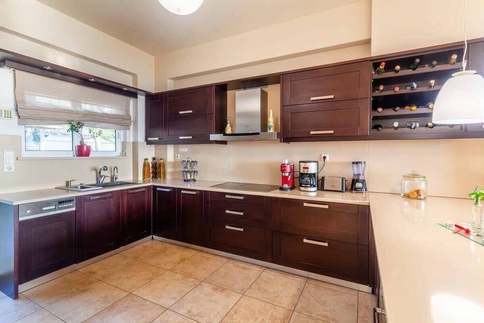 Capturing culinary magic in a fully equipped kitchen