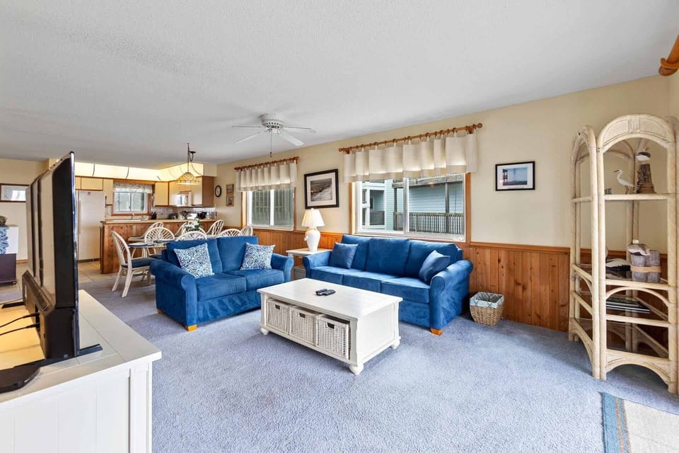 Surf-or-Sound-Realty-1048-Sea-Site-Heights-Great-Room-2