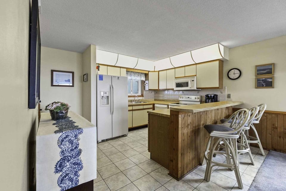 Surf-or-Sound-Realty-1048-Sea-Site-Heights-Kitchen-2