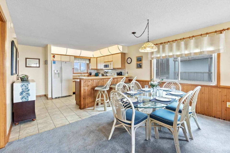 Surf-or-Sound-Realty-1048-Sea-Site-Heights-Dining-Area-2