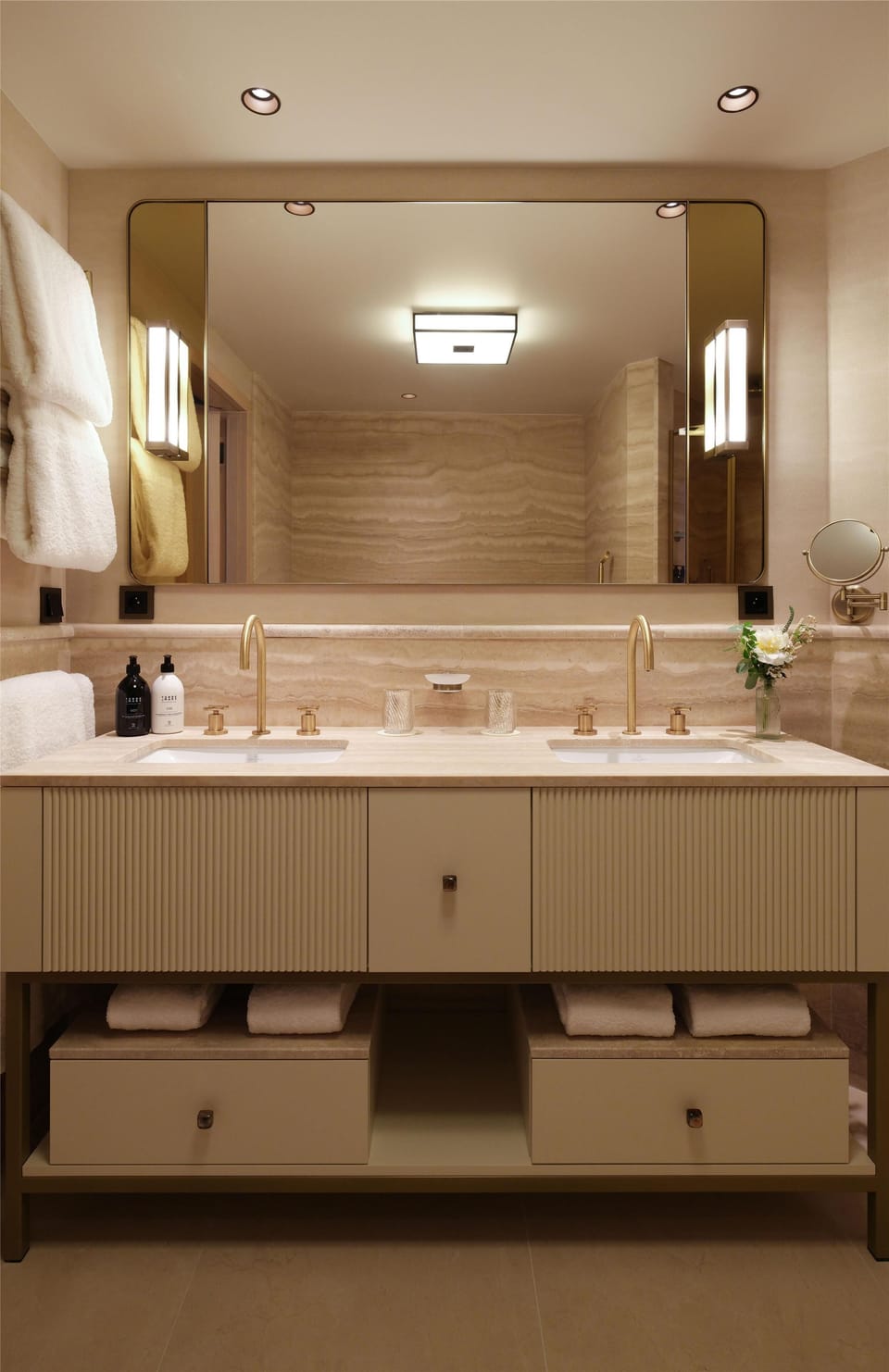 Deluxe Room | Bathroom | Free toiletries, hair dryer, bathrobes, slippers