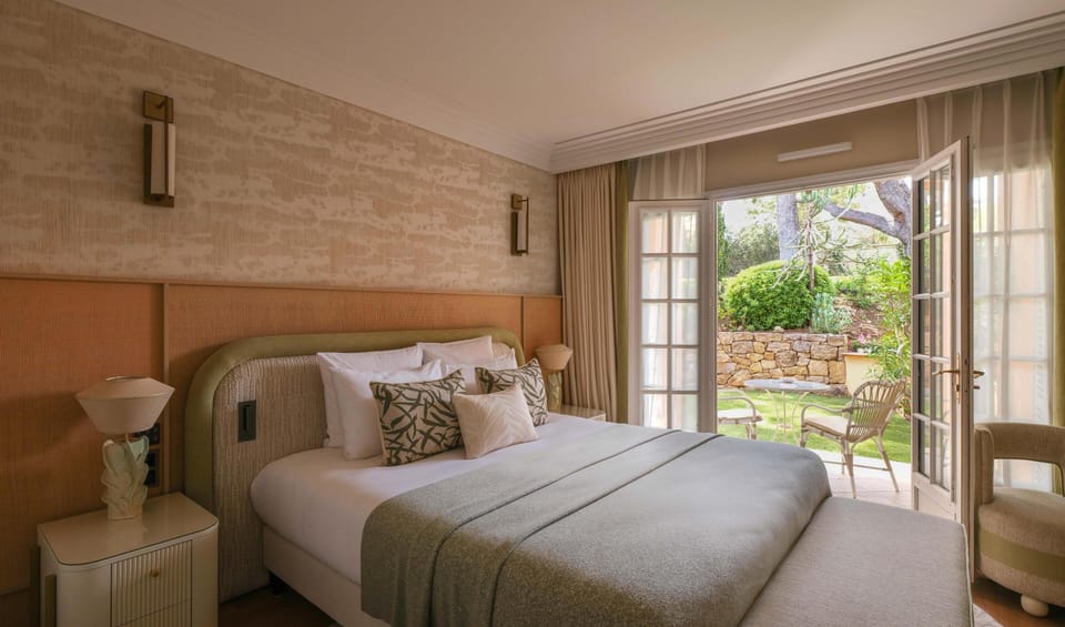 Executive Room | Premium bedding, minibar, in-room safe, desk