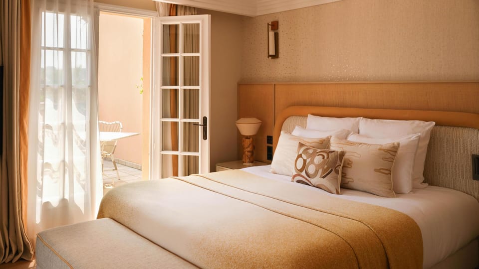 Junior Suite | Premium bedding, minibar, in-room safe, desk