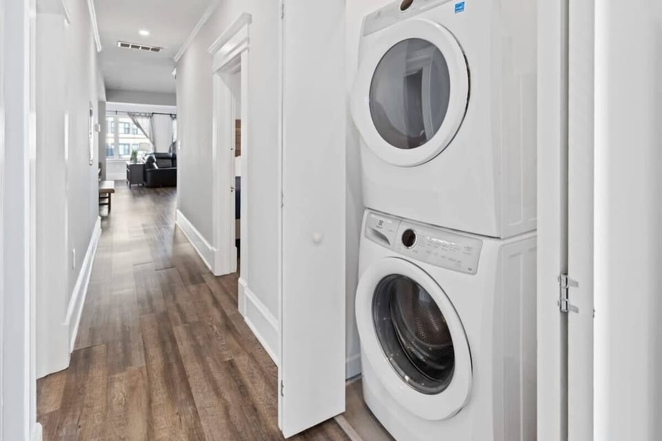 In-unit washer/dryer