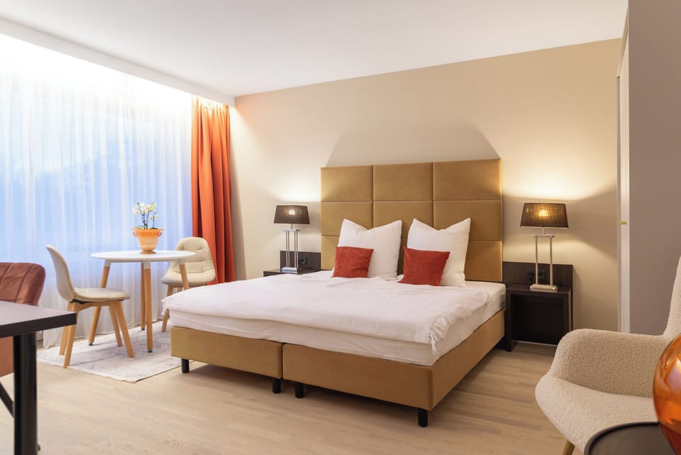 Living S | In-room safe, desk, laptop workspace, iron/ironing board