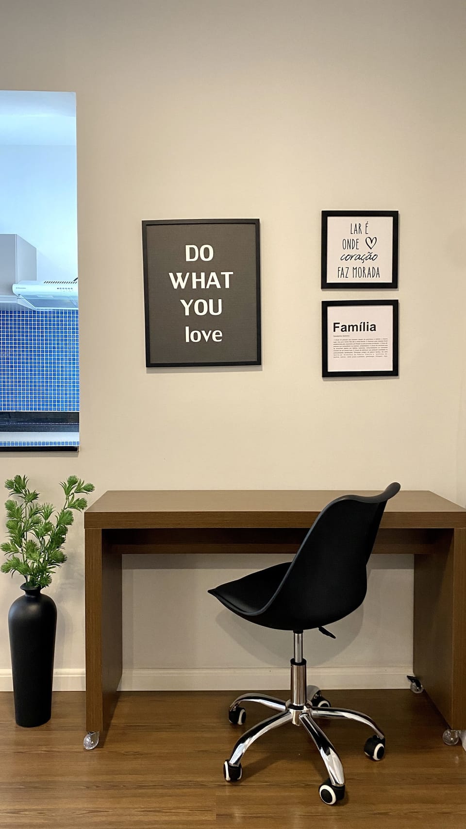 Premium Studio | Living area | Flat-screen TV