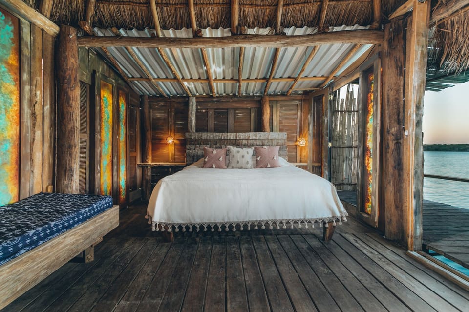 Panoramic Cabin | Laptop workspace, WiFi (free), bed sheets