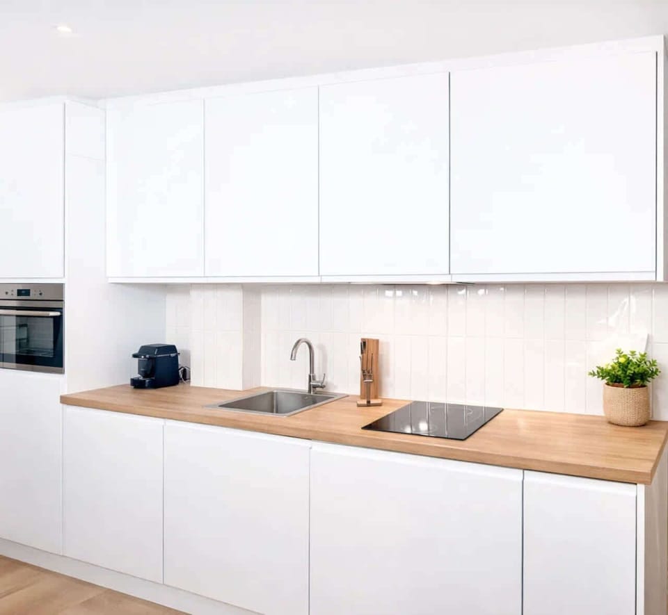 All-inclusive kitchen equipped with utensils and appliances for your cooking pleasure.
