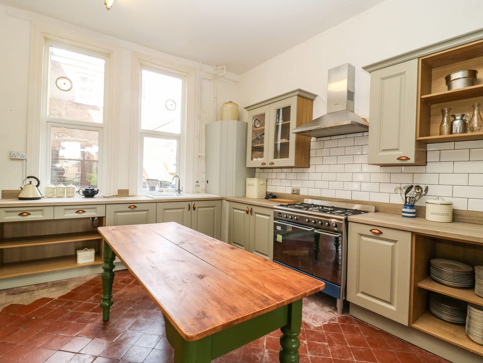 Fridge, cookware/dishes/utensils
