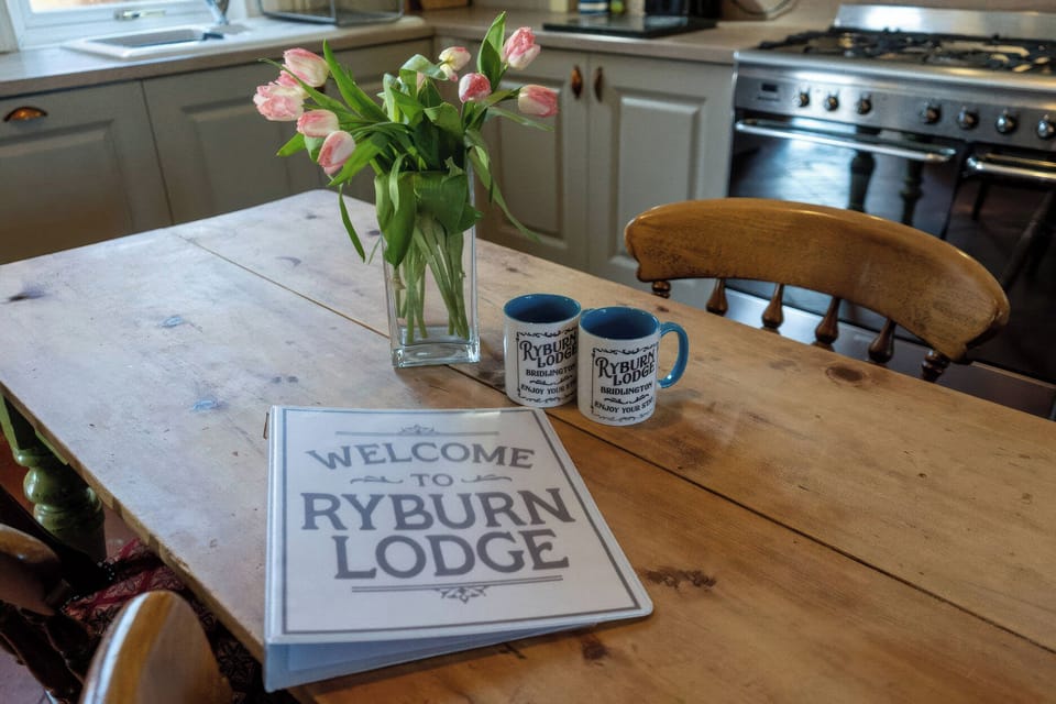 Cottage | Private kitchen | Fridge, cookware/dishes/utensils