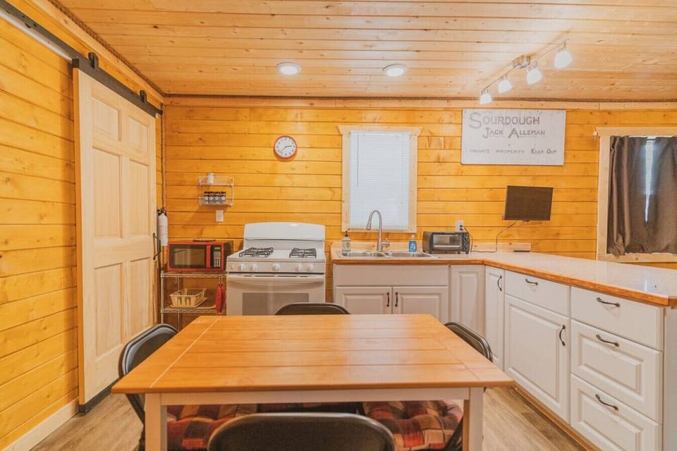 Kitchen/Dining