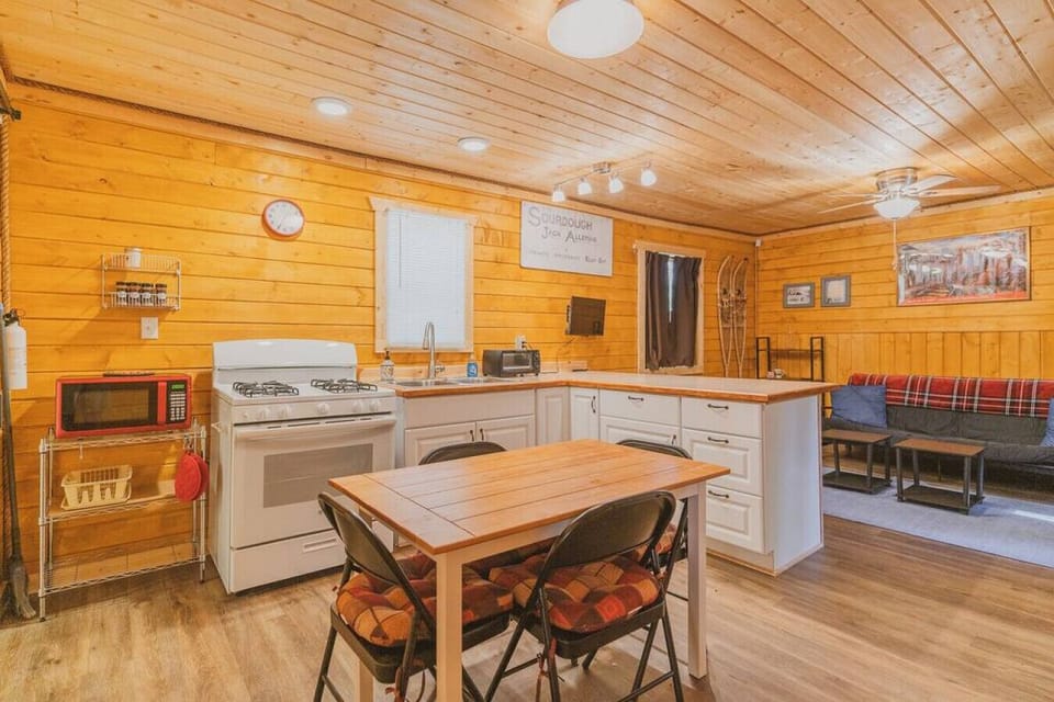 Kitchen/Dining