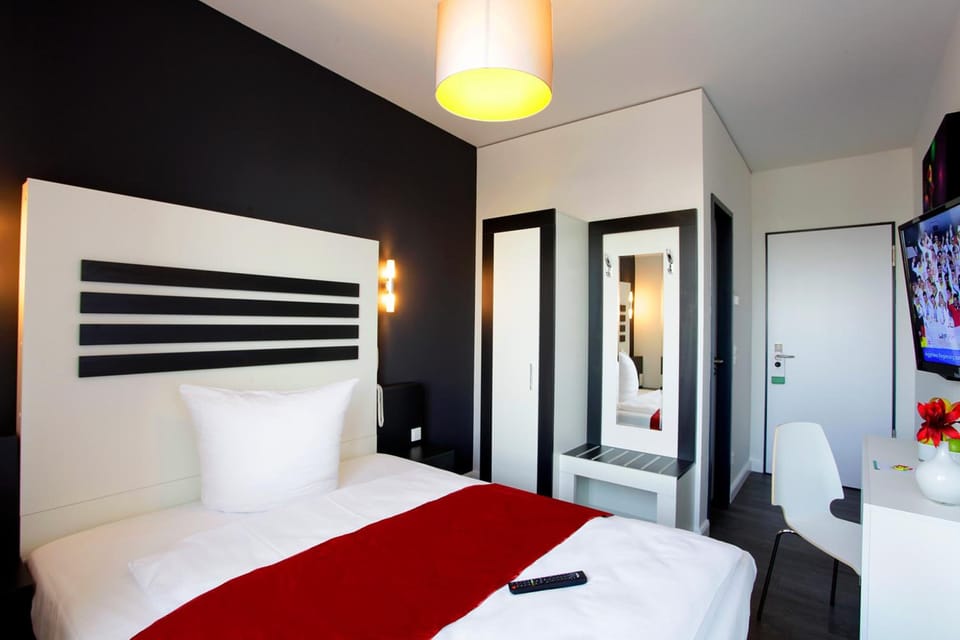 Standard Single Room | Hypo-allergenic bedding available, desk, blackout drapes